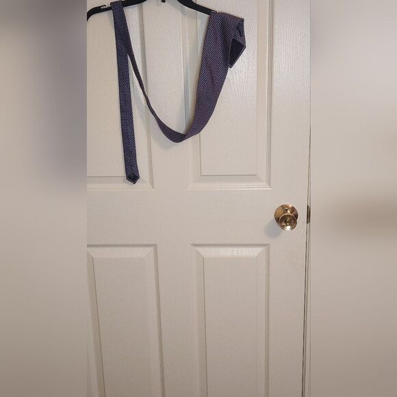 Reaction Kenneth Cole Gray Silver Geometric 100% Silk Men's Tie 58"×3.5" - Picture 1 of 5